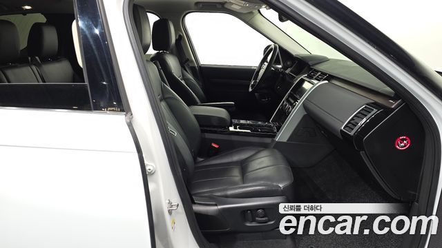 Land Rover Discovery 2018 — photo 16