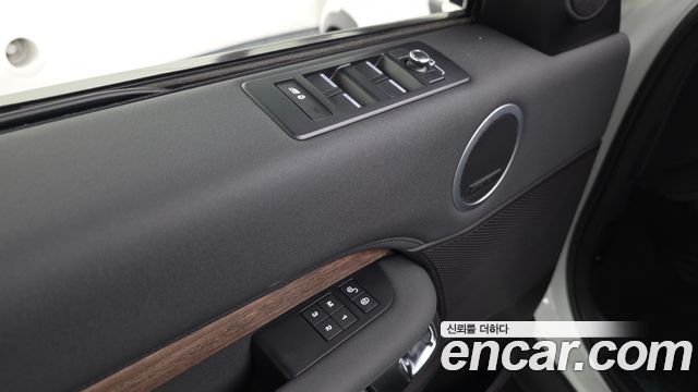 Land Rover Discovery 2018 — photo 27