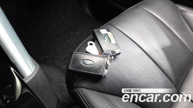 Land Rover Discovery 2018 — photo 28
