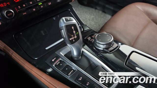 BMW 5-Series 2016 — photo 9