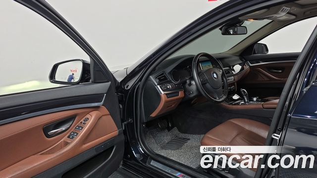 BMW 5-Series 2016 — photo 10