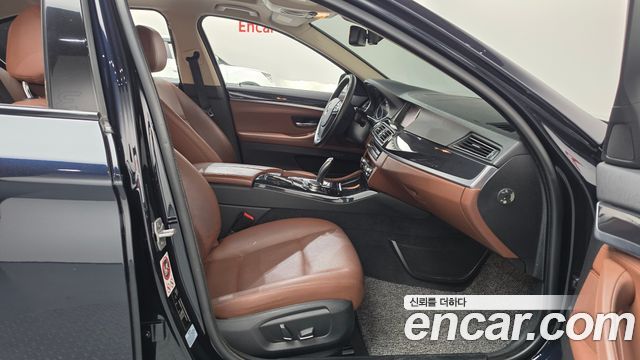 BMW 5-Series 2016 — photo 11