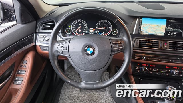 BMW 5-Series 2016 — photo 13