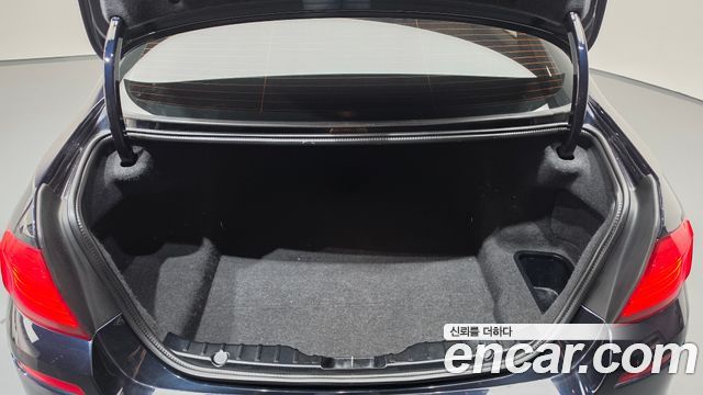 BMW 5-Series 2016 — photo 19