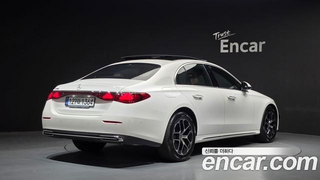 Mercedes-Benz E-Class 2026 — photo 2