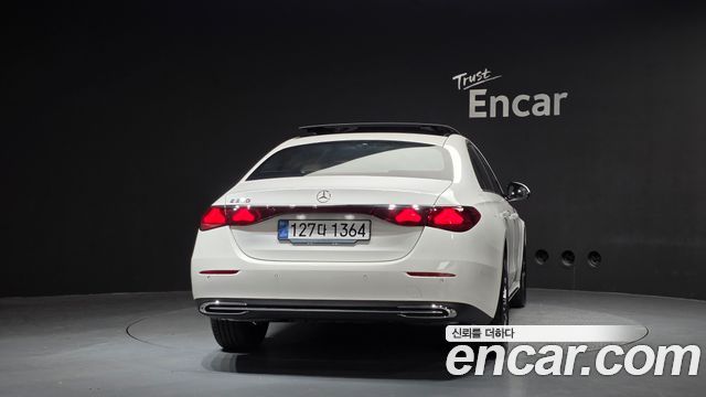 Mercedes-Benz E-Class 2026 — photo 4