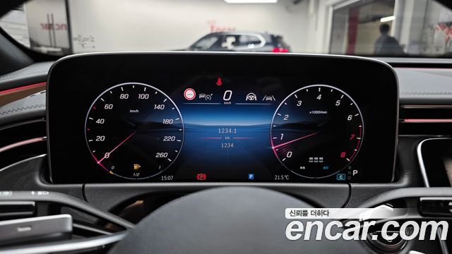 Mercedes-Benz E-Class 2026 — photo 11