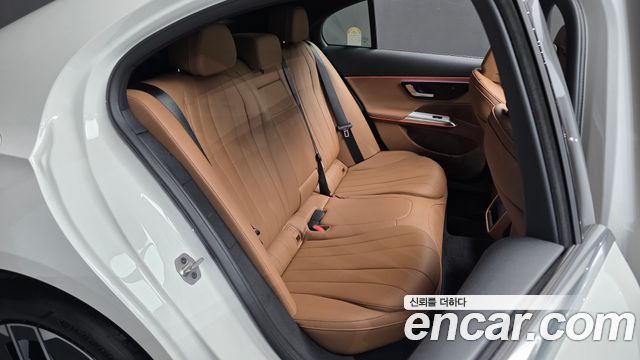 Mercedes-Benz E-Class 2026 — photo 17