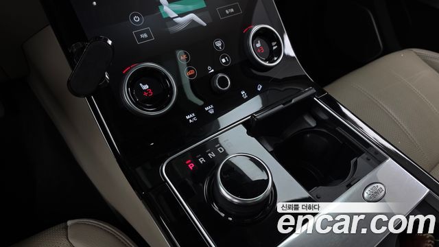 Land Rover Range Rover Velar 2018 — photo 12