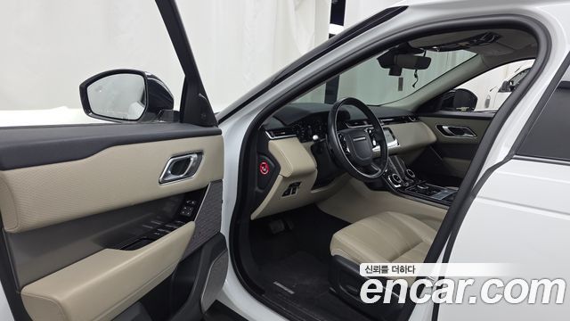 Land Rover Range Rover Velar 2018 — photo 13