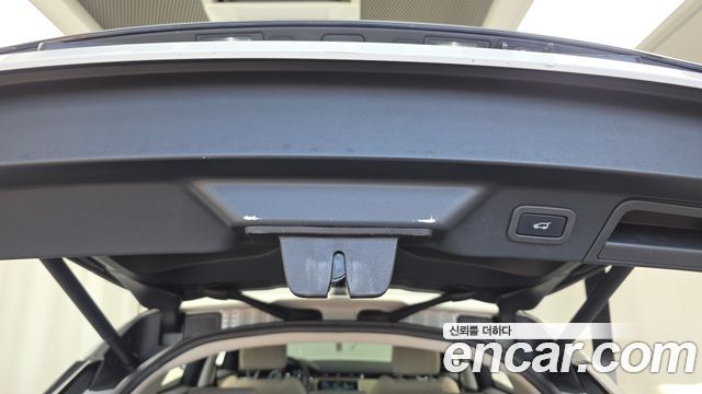 Land Rover Range Rover Velar 2018 — photo 23