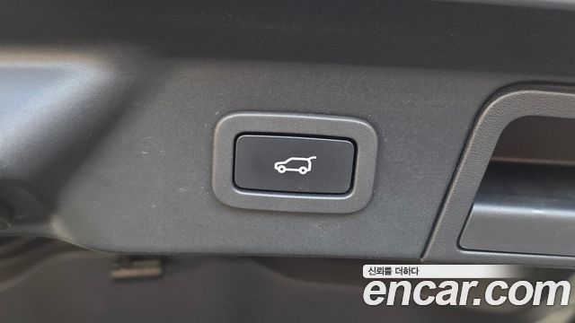 Land Rover Range Rover Velar 2018 — photo 24