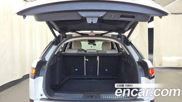 Land Rover Range Rover Velar 2018 — photo 25