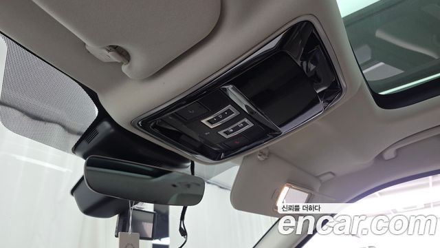 Land Rover Range Rover Velar 2018 — photo 27