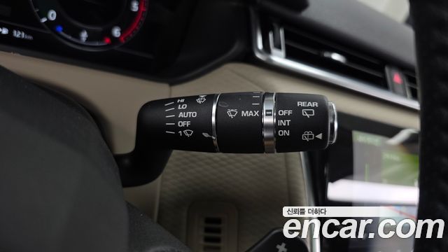 Land Rover Range Rover Velar 2018 — photo 29