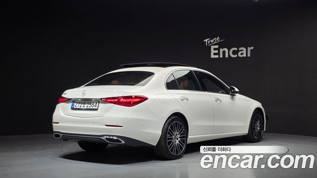 Mercedes-Benz C-Class 2026 — photo 2