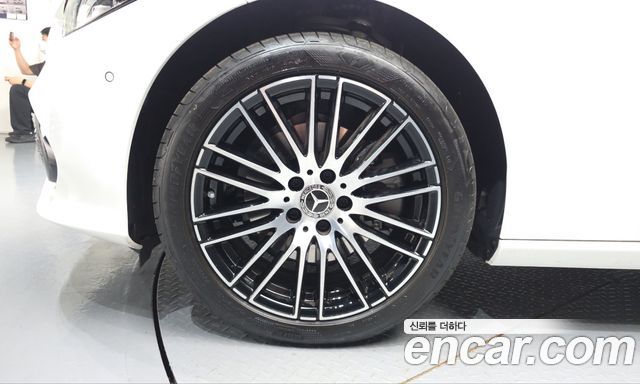 Mercedes-Benz C-Class 2026 — photo 5