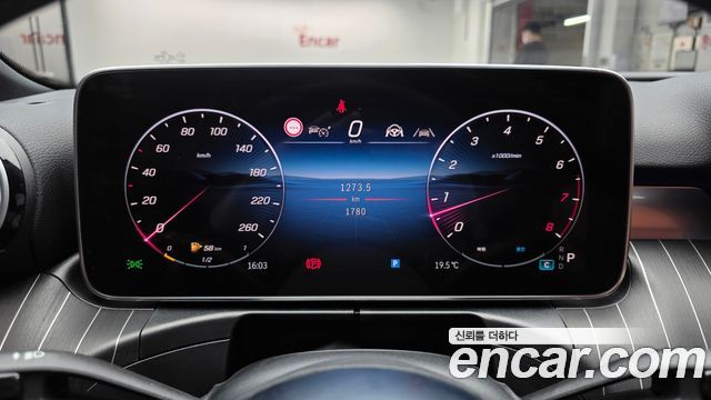 Mercedes-Benz C-Class 2026 — photo 11