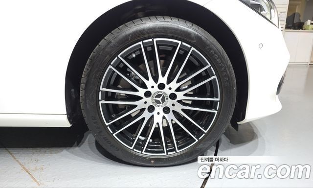 Mercedes-Benz C-Class 2026 — photo 7