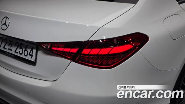 Mercedes-Benz C-Class 2026 — photo 9