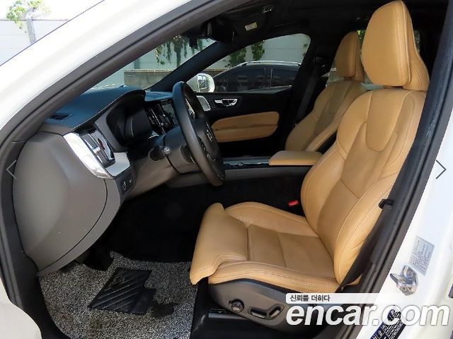 Volvo XC60 2019 — photo 5