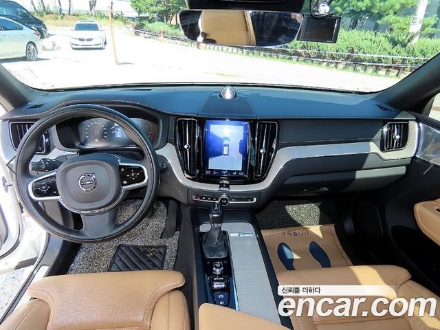 Volvo XC60 2019 — photo 7