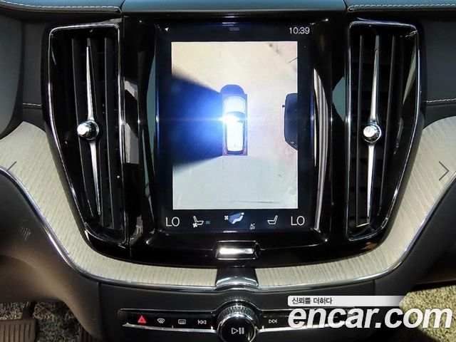 Volvo XC60 2019 — photo 13