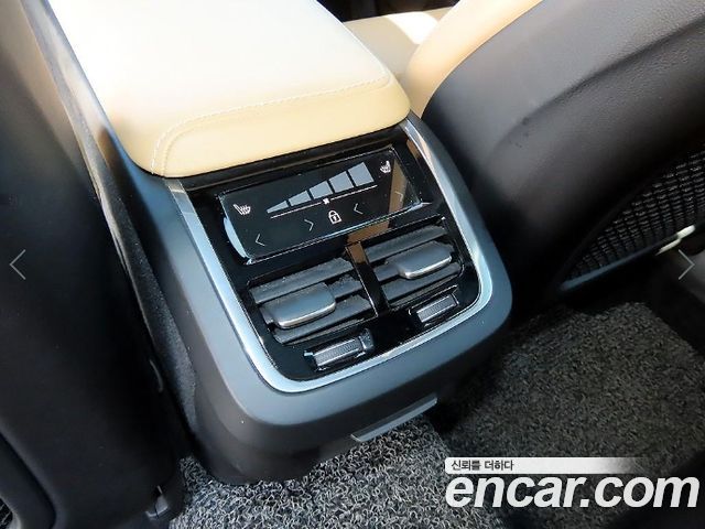Volvo XC60 2019 — photo 15