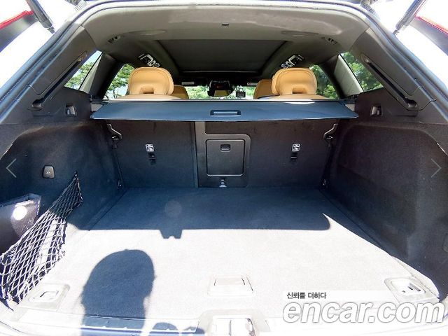 Volvo XC60 2019 — photo 17