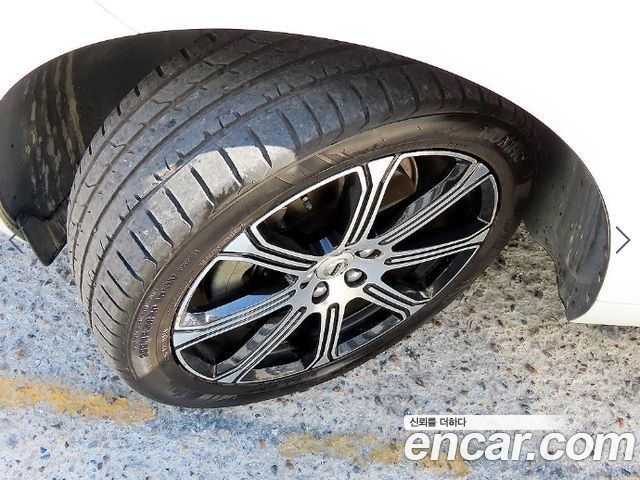 Volvo XC60 2019 — photo 20