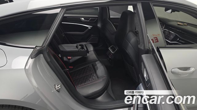 Audi RS7 2021 — photo 18