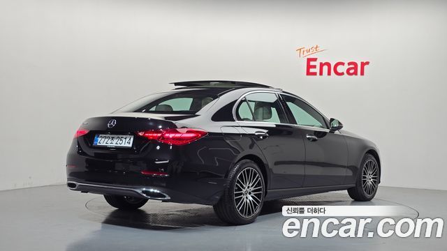 Mercedes-Benz C-Class 2026 — photo 2