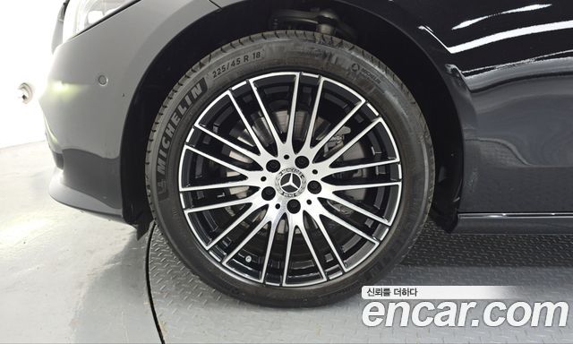 Mercedes-Benz C-Class 2026 — photo 5