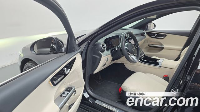 Mercedes-Benz C-Class 2026 — photo 10