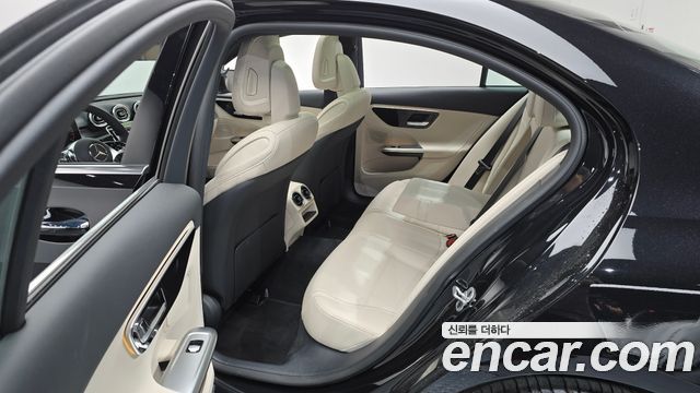Mercedes-Benz C-Class 2026 — photo 11
