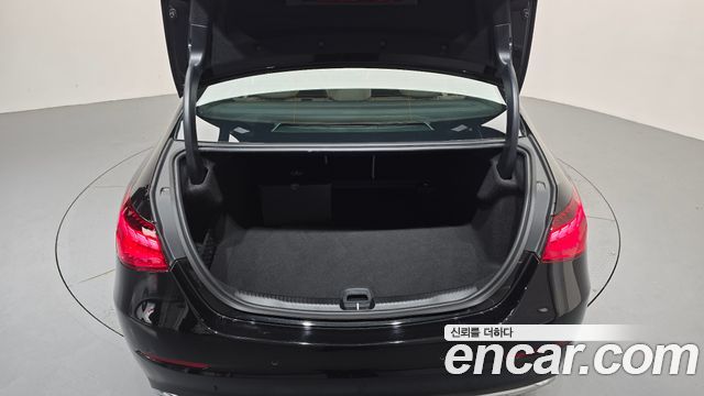 Mercedes-Benz C-Class 2026 — photo 17