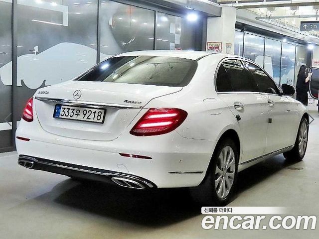 Mercedes-Benz E-Class 2017 — photo 4