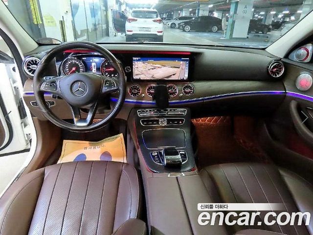 Mercedes-Benz E-Class 2017 — photo 10