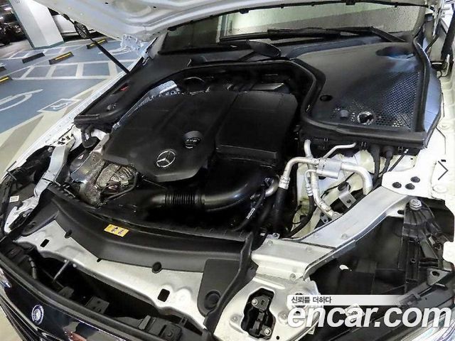 Mercedes-Benz E-Class 2017 — photo 19