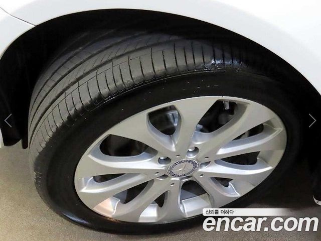 Mercedes-Benz E-Class 2017 — photo 20