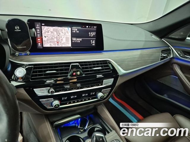 BMW 5-Series 2020 — photo 10