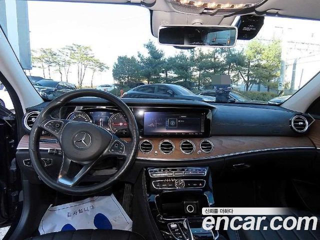 Mercedes-Benz E-Class 2018 — photo 7