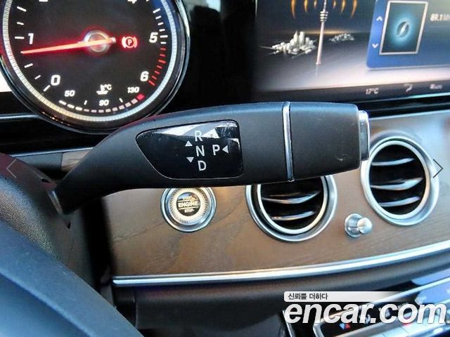 Mercedes-Benz E-Class 2018 — photo 11