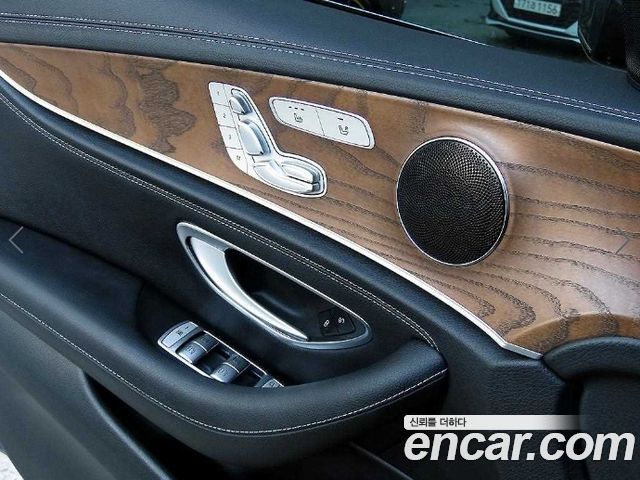 Mercedes-Benz E-Class 2018 — photo 12