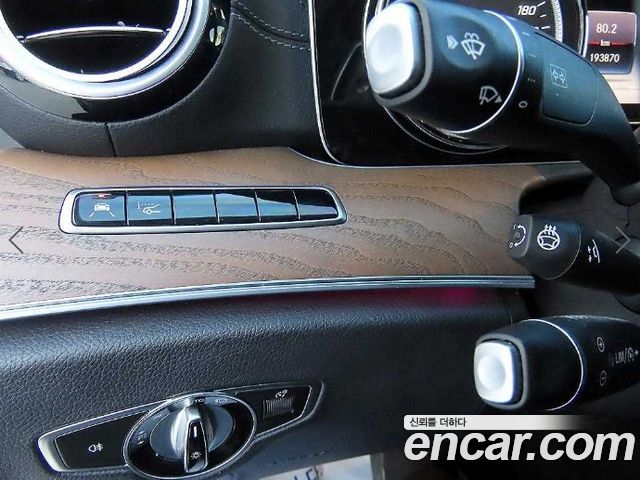Mercedes-Benz E-Class 2018 — photo 13