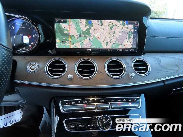 Mercedes-Benz E-Class 2018 — photo 15