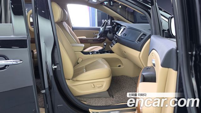 Kia Canival 2017 — photo 17