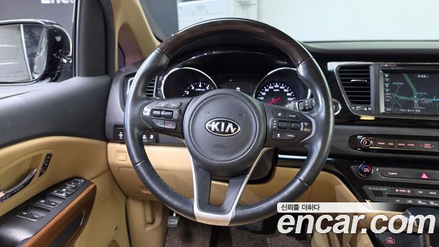 Kia Canival 2017 — photo 19