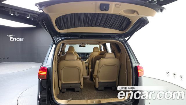 Kia Canival 2017 — photo 26