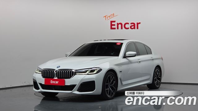 BMW 5-Series 2022 — photo 1